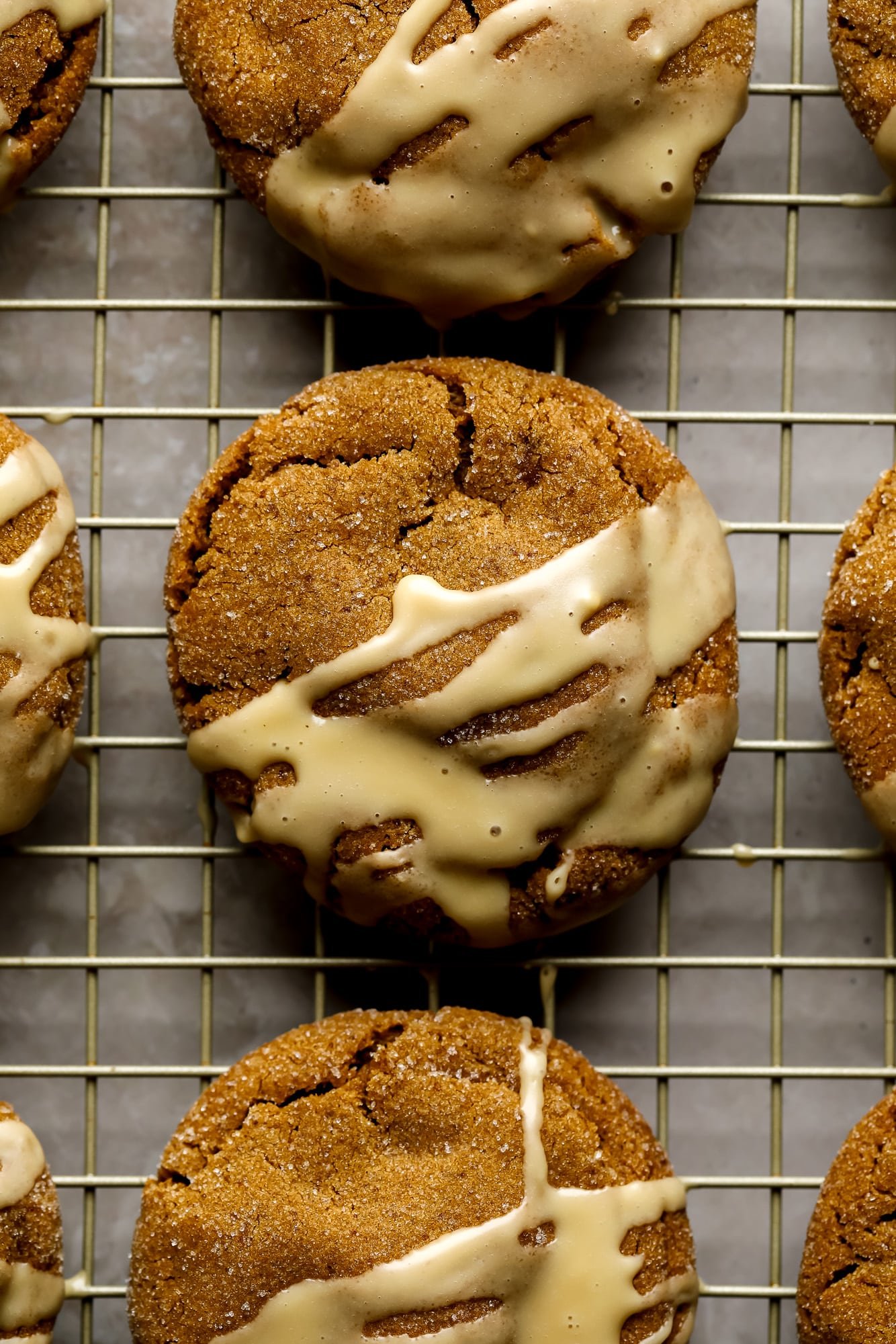 Ginger ice cookies were searched with a white squeezing enamel on a wire frame.