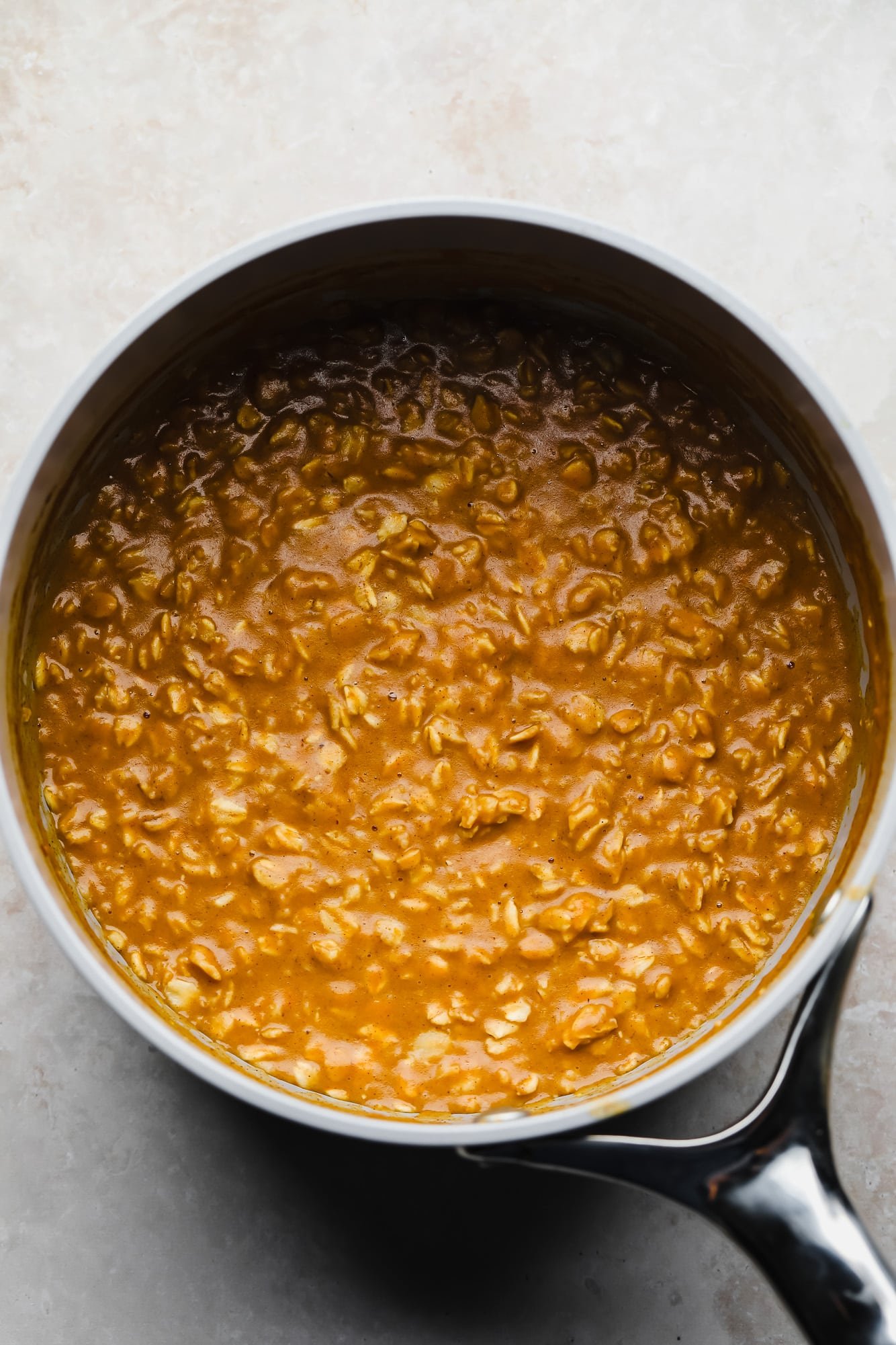 Cook pumpkin oatmeal in a pot.