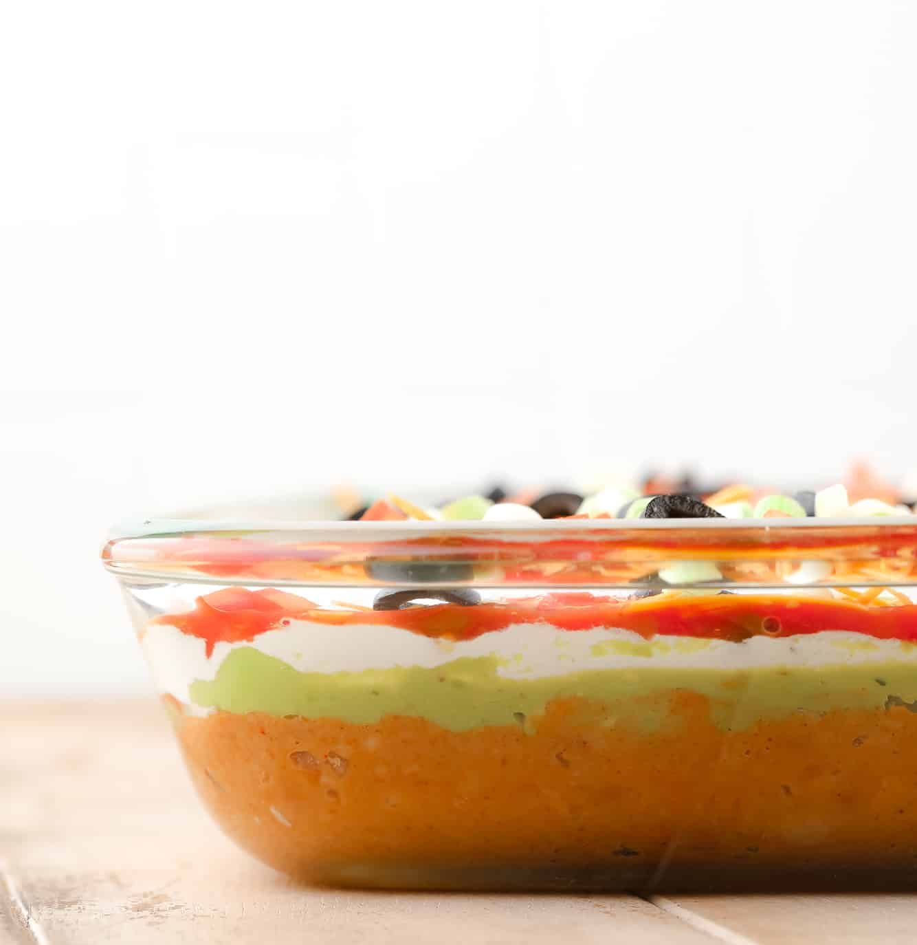 Side view of the vegan layer 7 of the layer in a glass dish.
